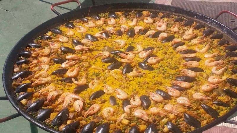 Paella y gastronomía canaria durante la excursión en jeep