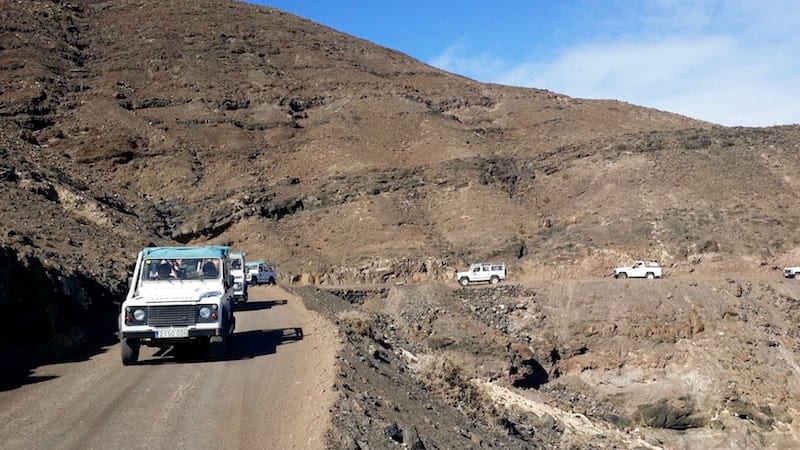 4x4 Wohnwagen auf dem Landweg